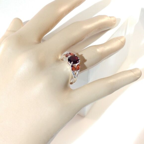 Garnet Ring 2 Carats tw Size 7 - Picture 5 of 6